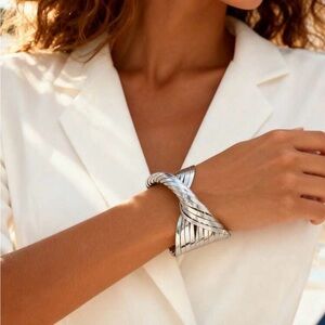 Elegant Silver Women's Bracelet